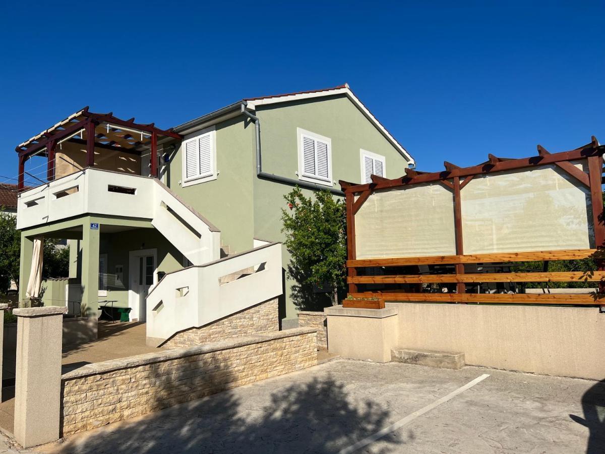 Apartmani Nina I Niko 乌格连 外观 照片