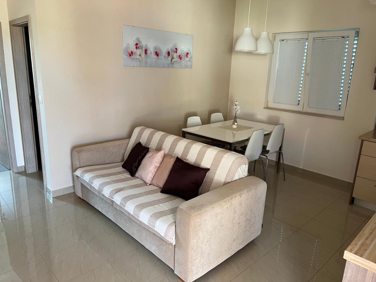 Apartmani Nina I Niko 乌格连 客房 照片