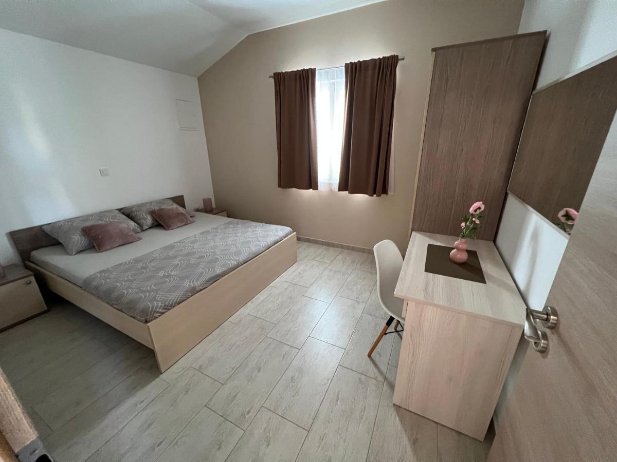 Apartmani Nina I Niko 乌格连 客房 照片
