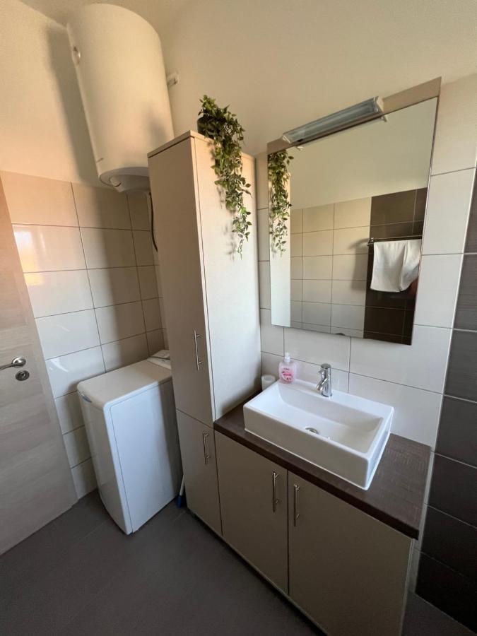 Apartmani Nina I Niko 乌格连 客房 照片