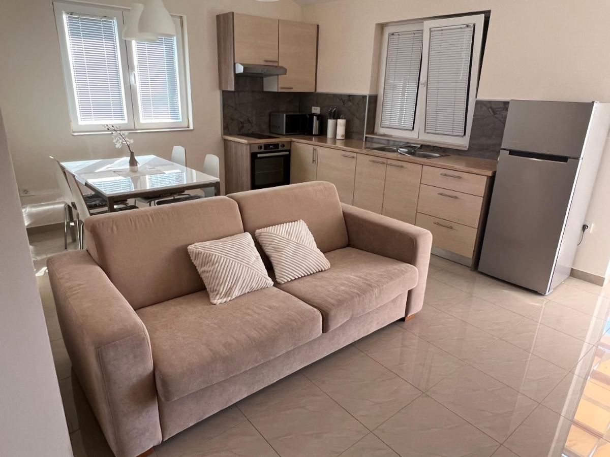 Apartmani Nina I Niko 乌格连 客房 照片