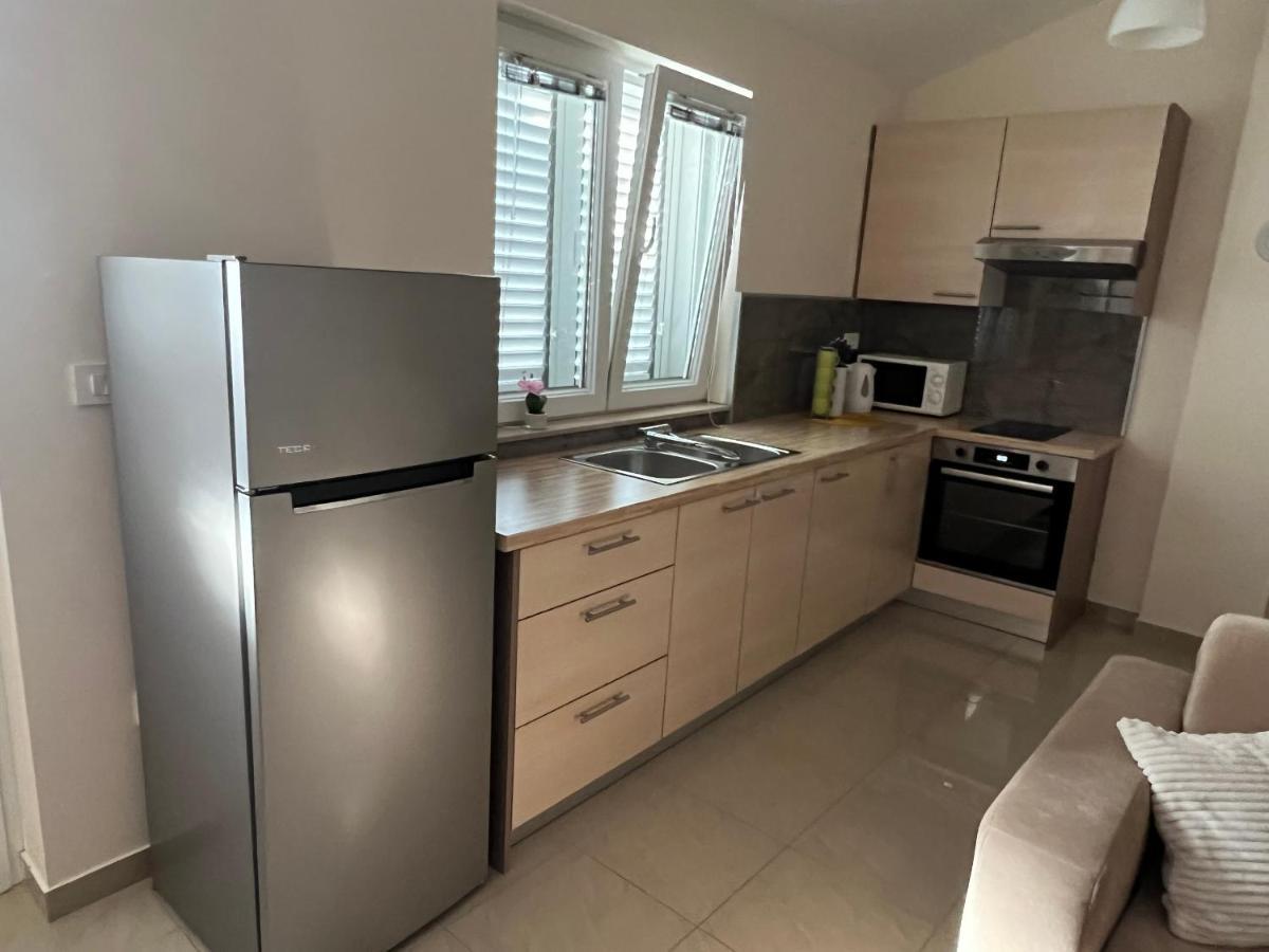 Apartmani Nina I Niko 乌格连 客房 照片