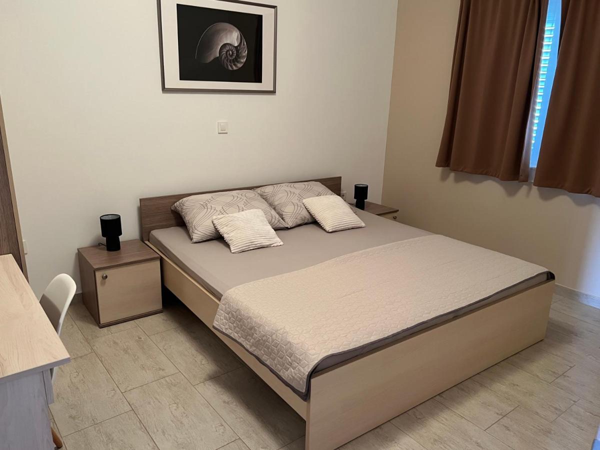 Apartmani Nina I Niko 乌格连 客房 照片
